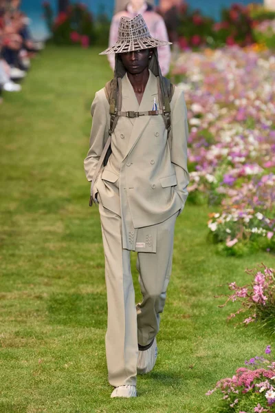 Look 18